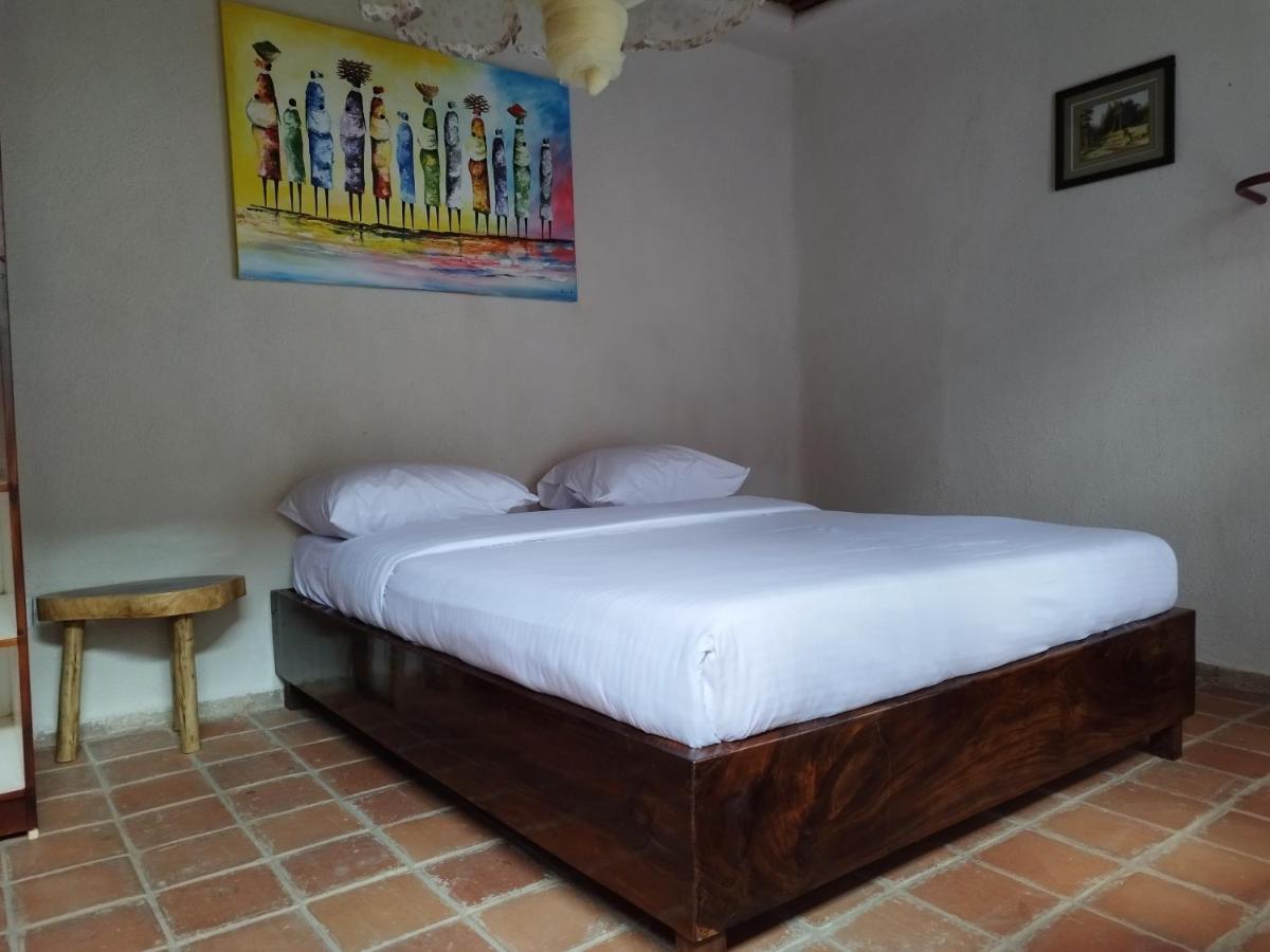 Mia Safari Lodge And Restaurant Энтеббе Экстерьер фото