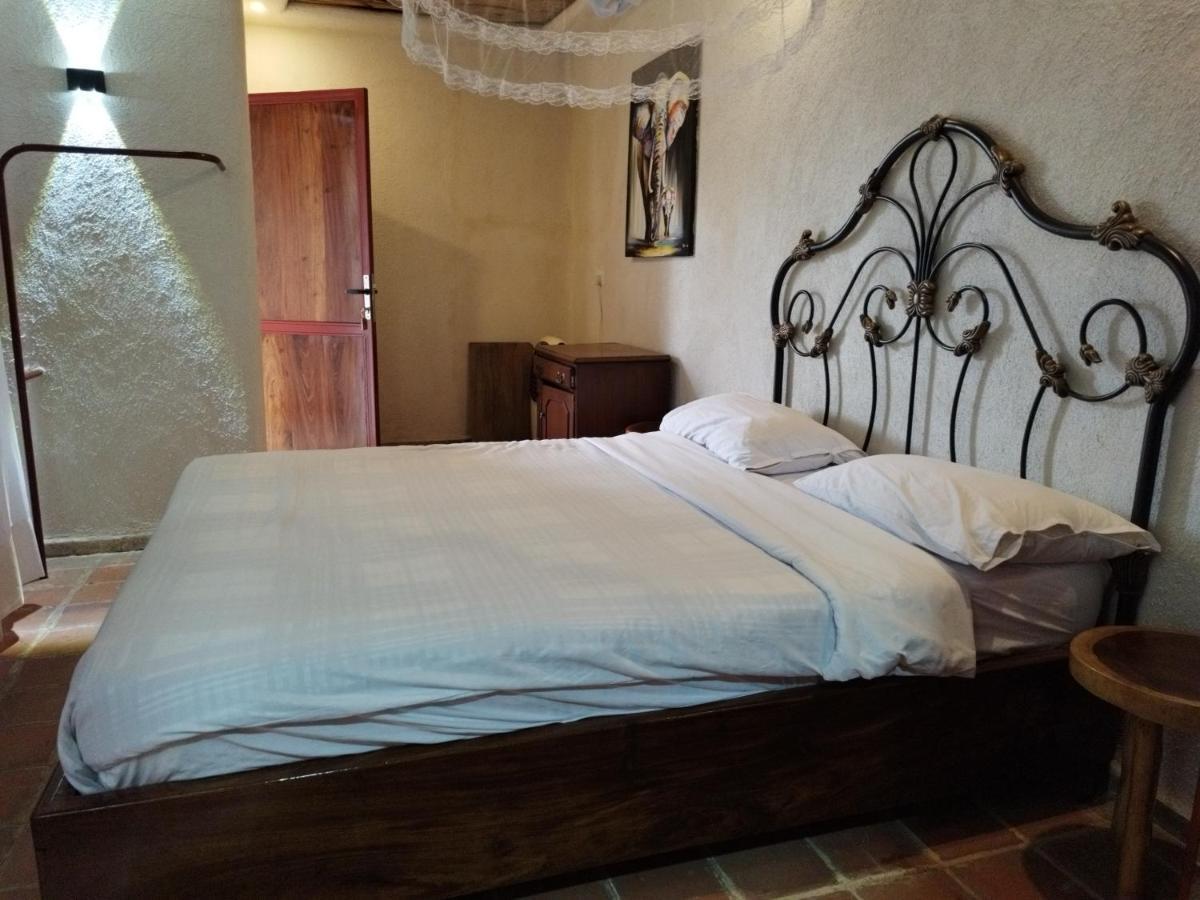 Mia Safari Lodge And Restaurant Энтеббе Экстерьер фото