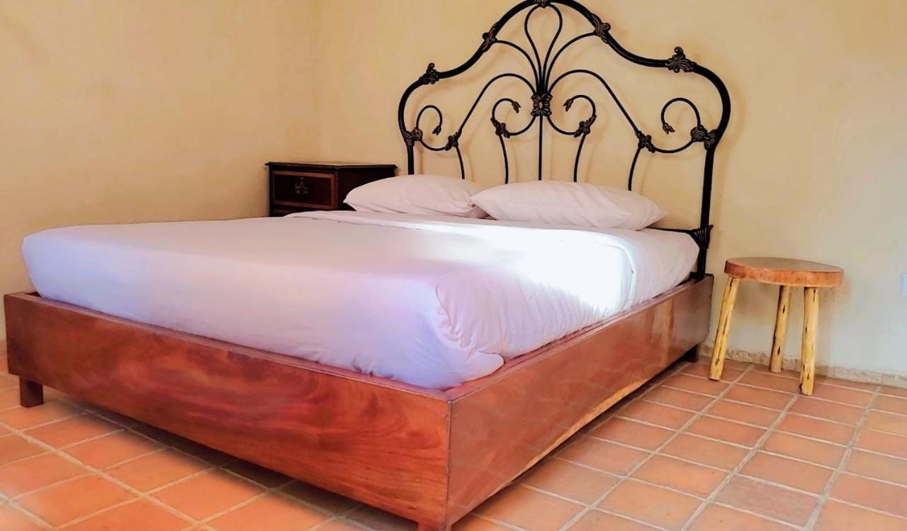 Mia Safari Lodge And Restaurant Энтеббе Экстерьер фото