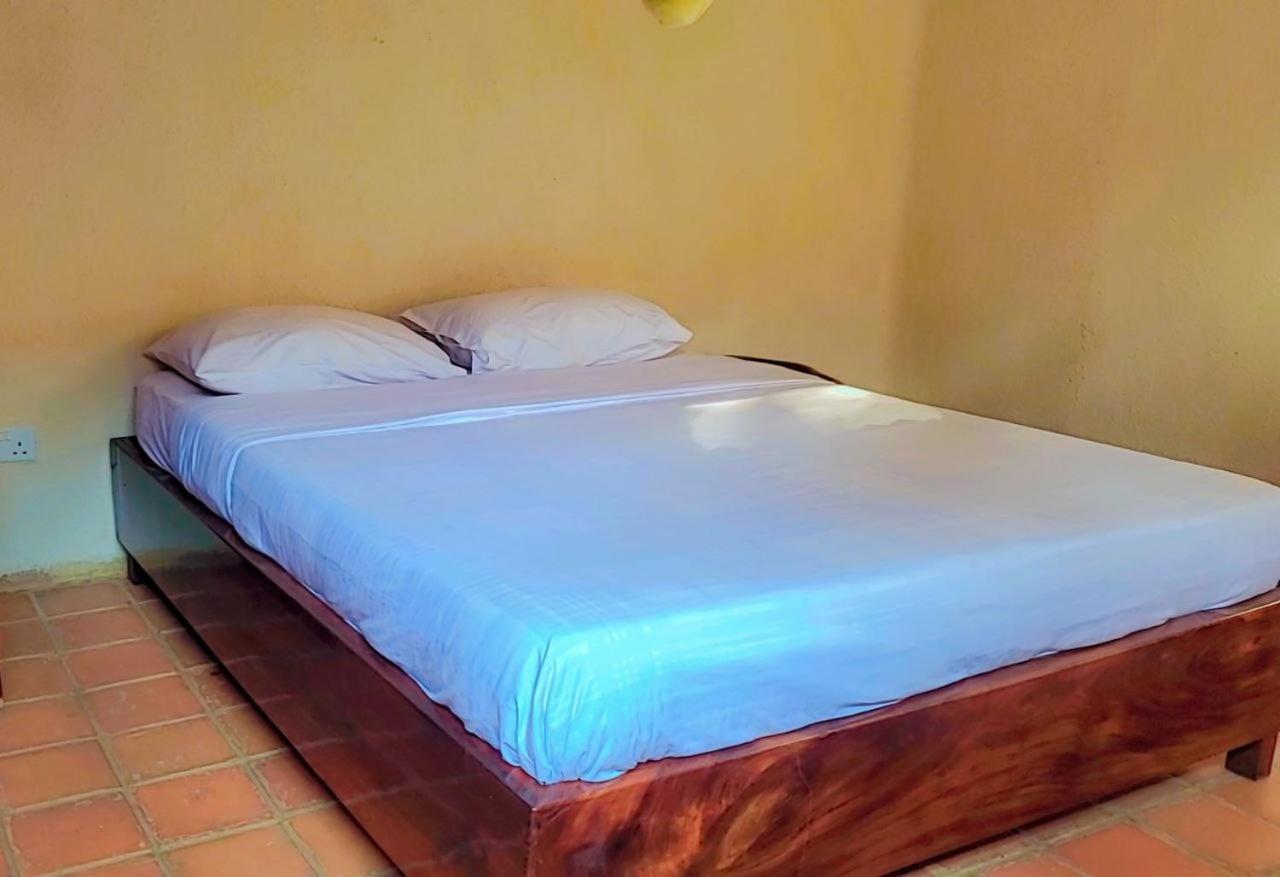 Mia Safari Lodge And Restaurant Энтеббе Экстерьер фото