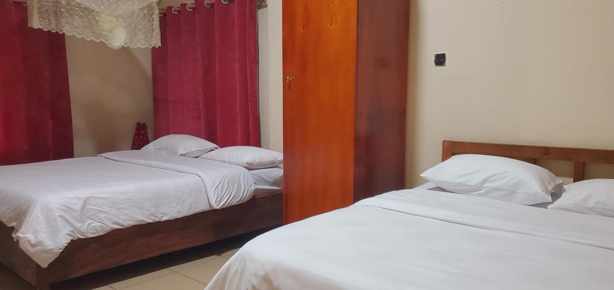 Mia Safari Lodge And Restaurant Энтеббе Экстерьер фото